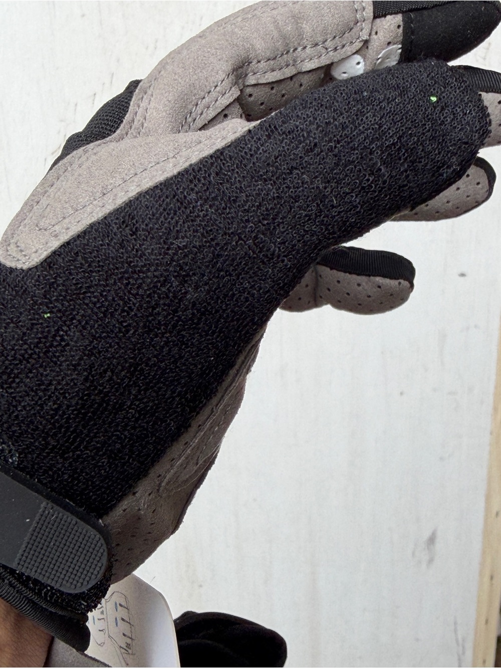 Gloves - Picture 6 of 13